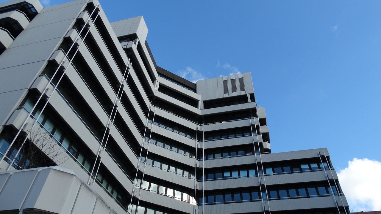 建业上市时间揭秘，房地产企业走向资本市场的历程与展望