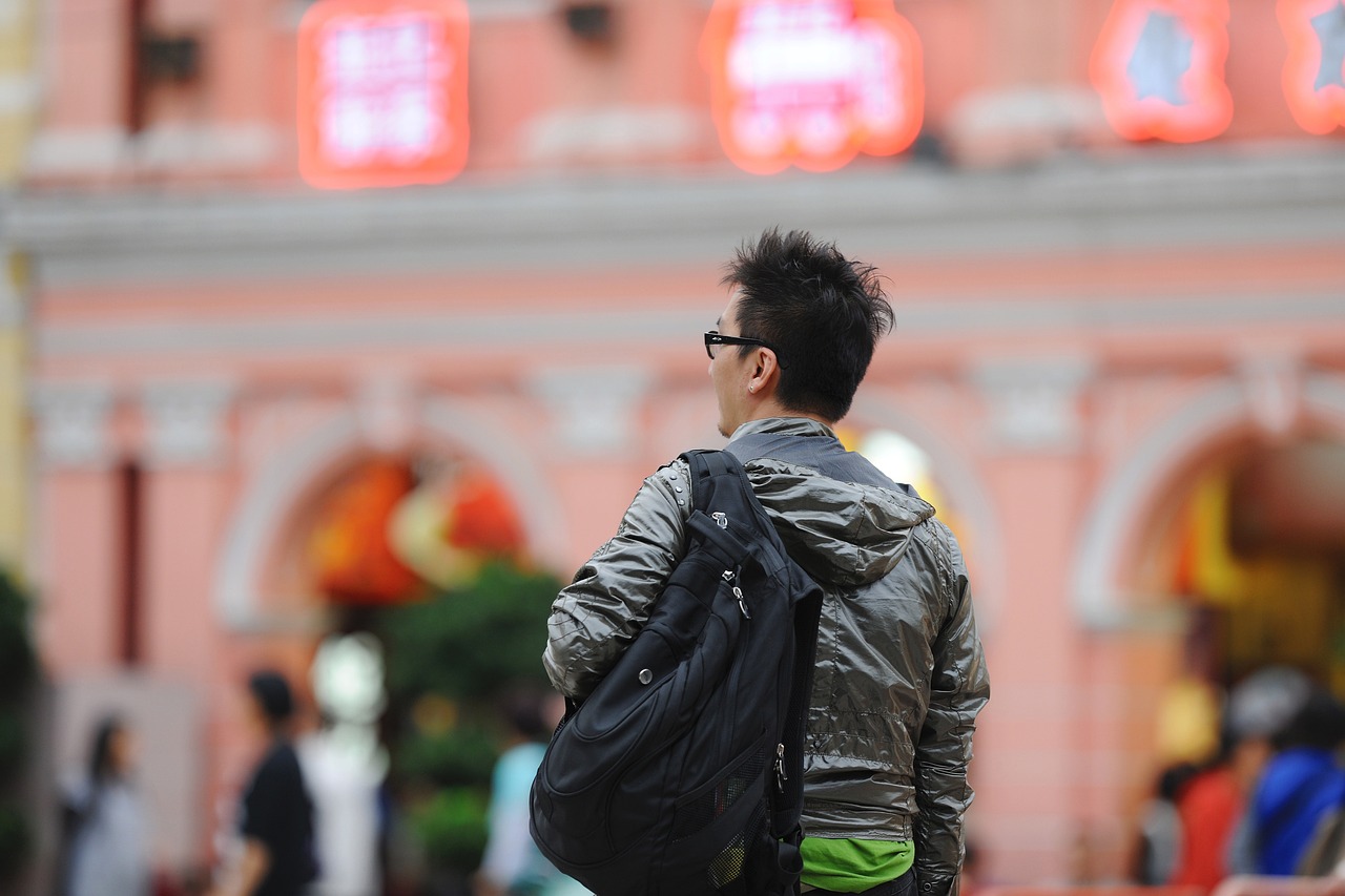总裁情缘，小保安的逆袭之旅