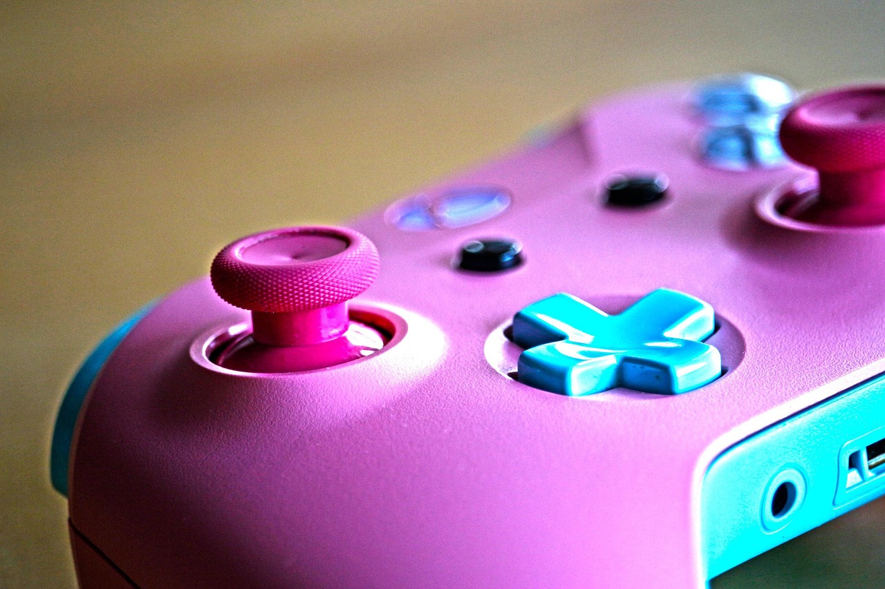Xbox新款手柄引领游戏控制革新，重磅更新揭秘