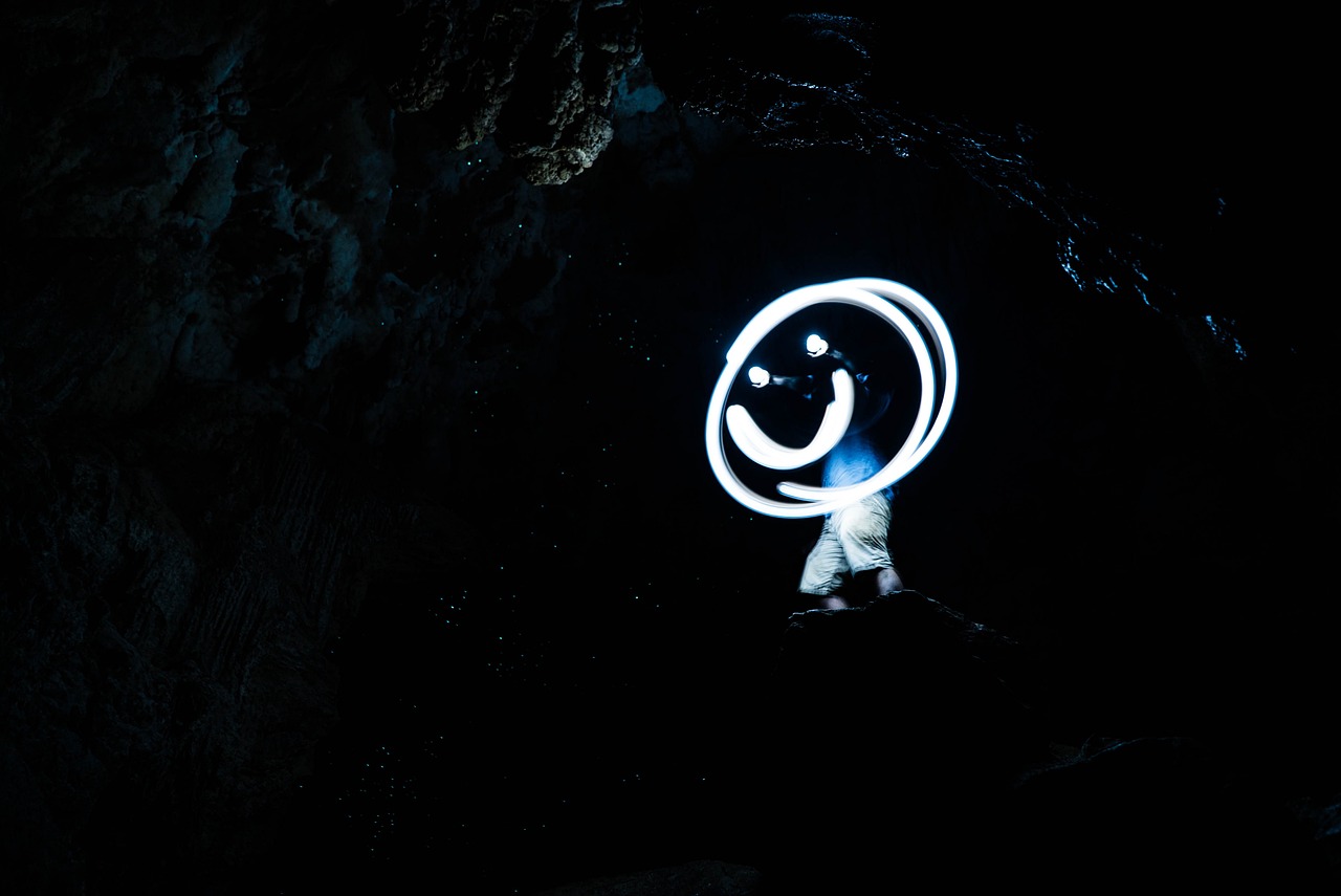 明星与大师，探索光芒背后的差异与共鸣之心声