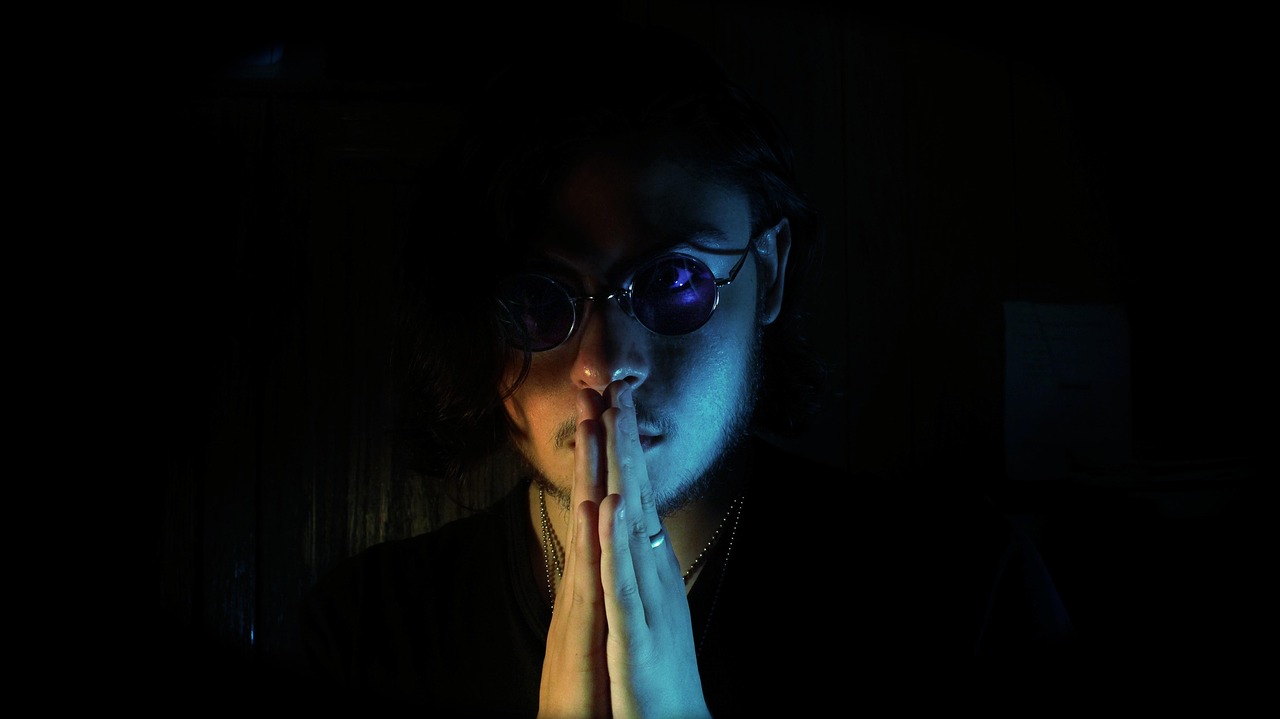 电影性火坑中的乳燕,深度解读与反思