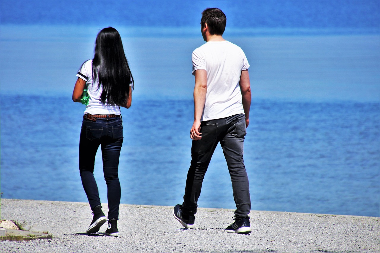 左手亲情右手爱，家庭情感与爱的深度解读，电视剧全集在线播放