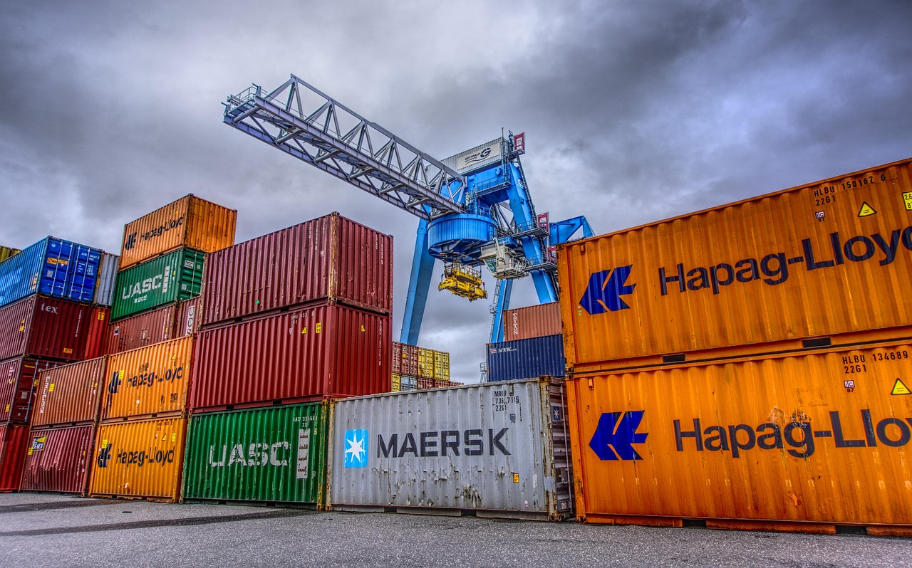 关于10米升降平台车的价格分析与比较