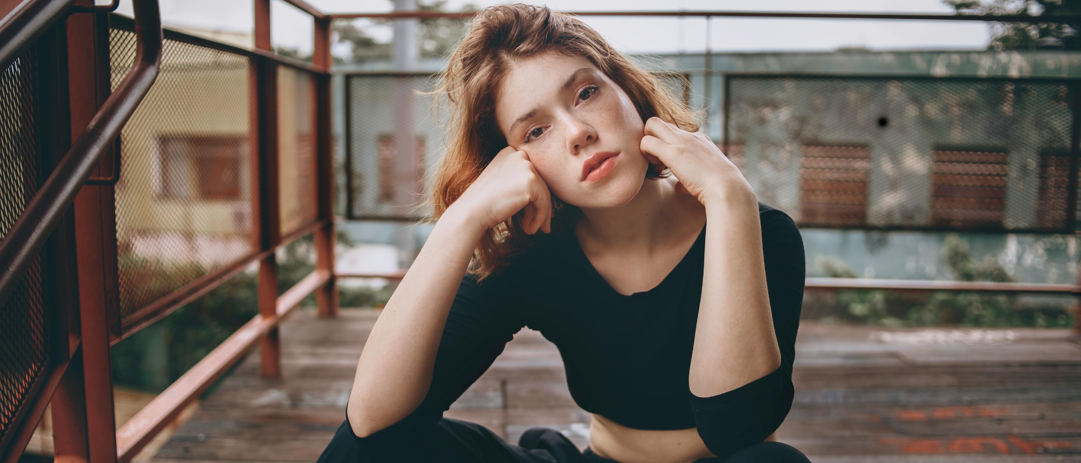 米兰达·可儿最新写真——时尚魅力的绽放瞬间