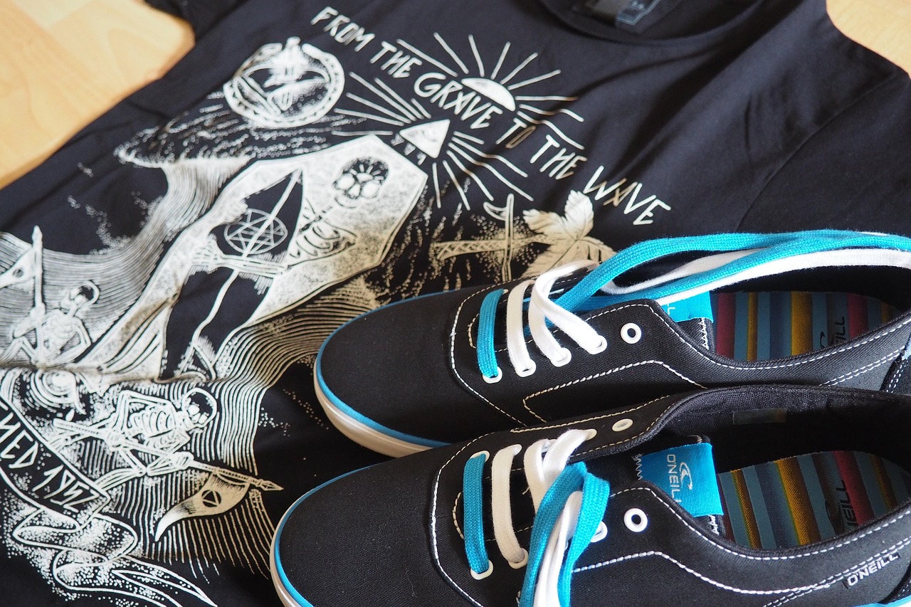 李宁新款运动T恤,时尚与运动的完美融合