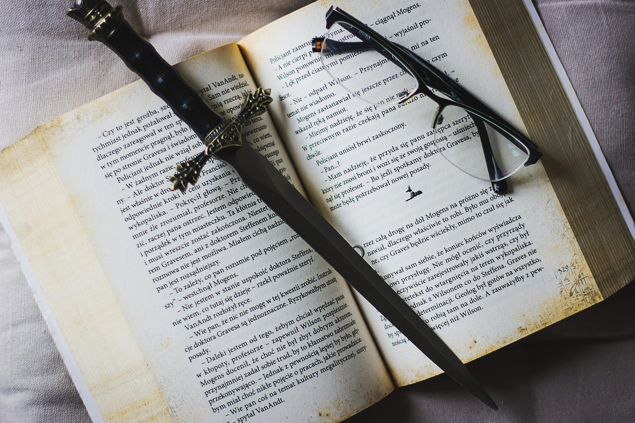 情感与道德的交织世界,激情图片、小说与伦理电影的探索