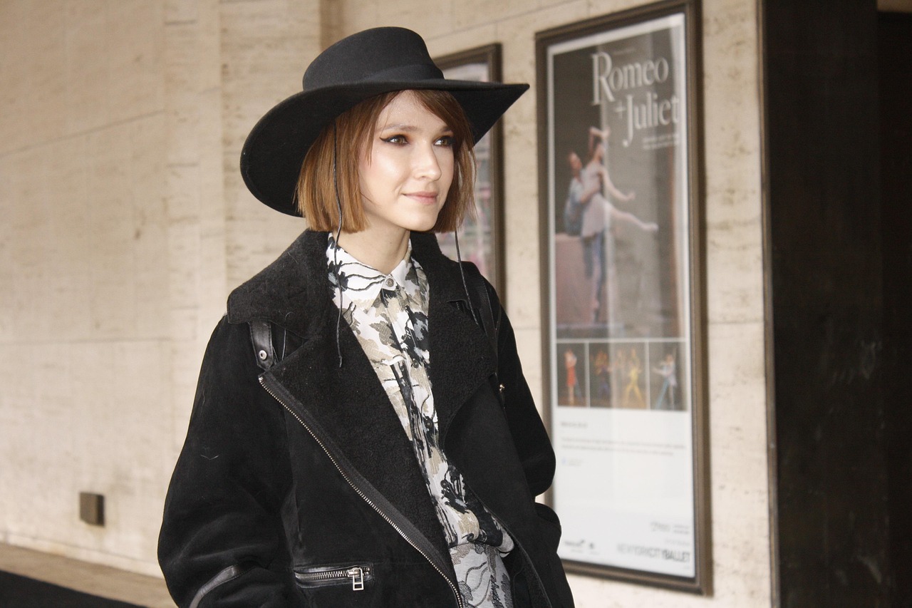 明星街头风采，时尚潮流的引领者