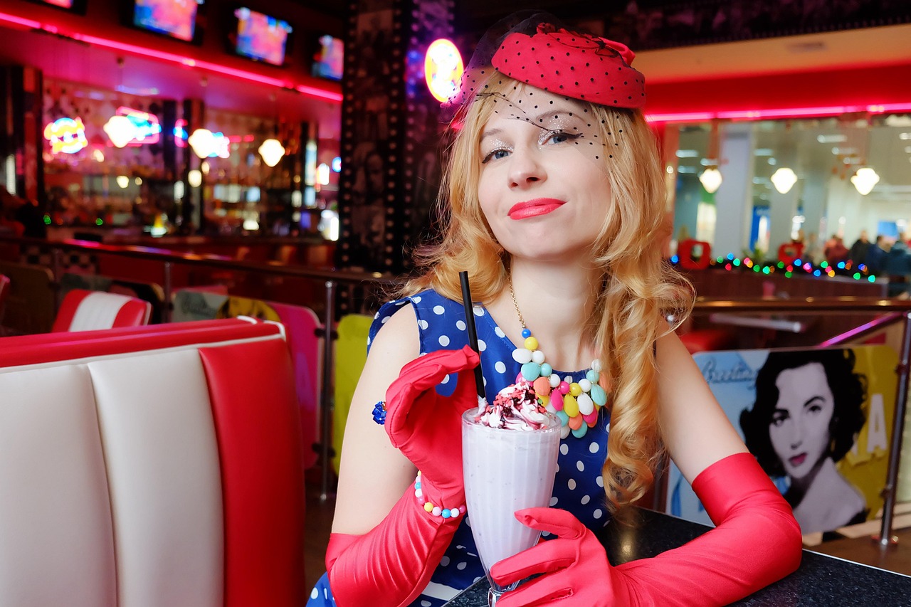 邓英最新照片展现时代风采