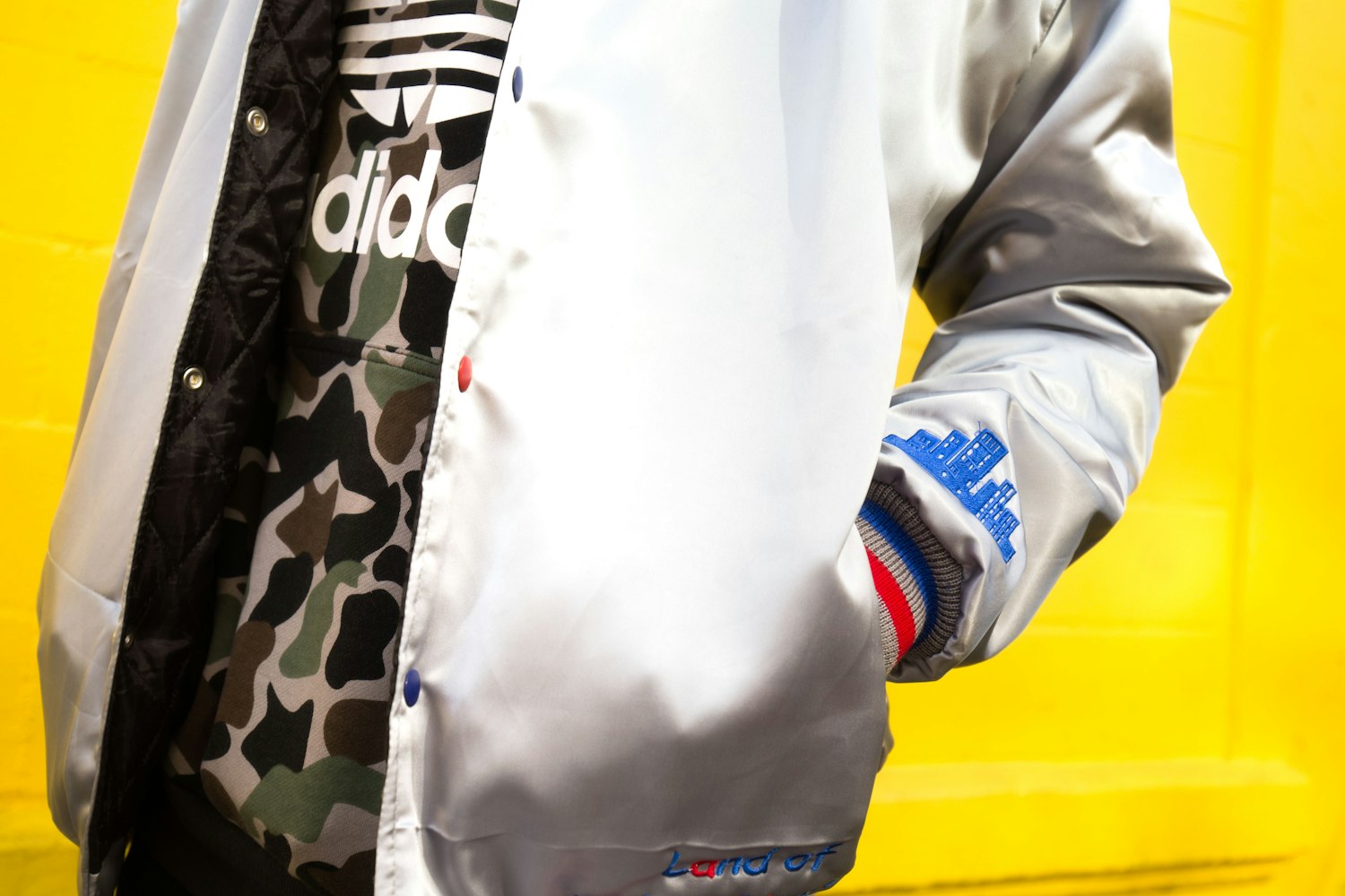 明星同款羽绒服男,时尚保暖的绝佳融合