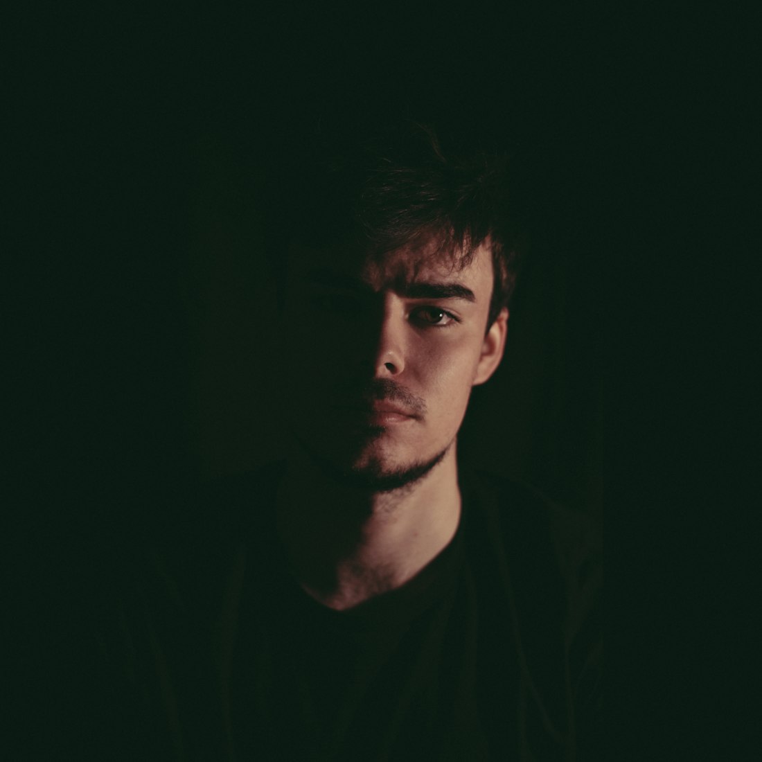 眼镜男动漫图片的魅力与影响力解析