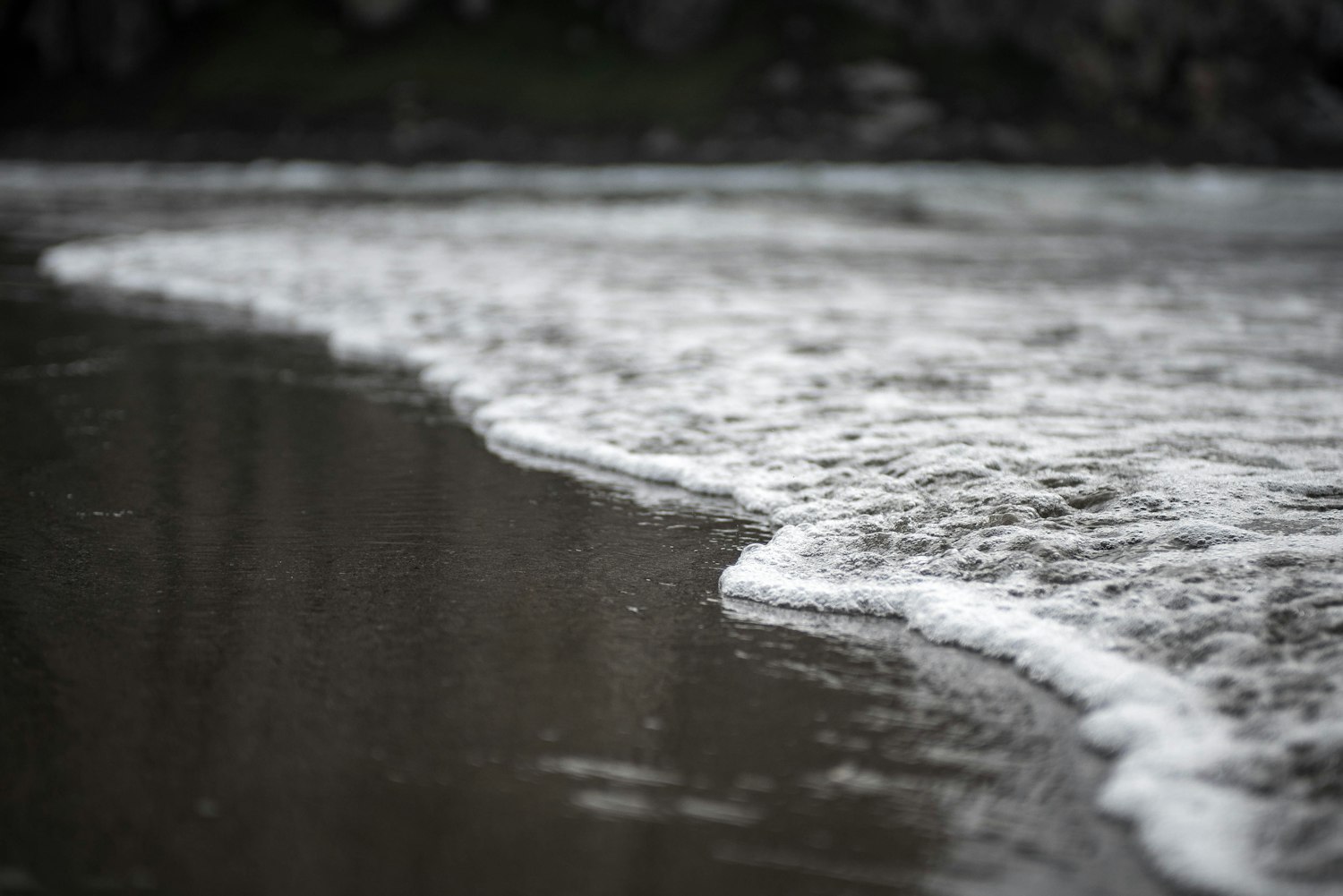 情感深度与视觉艺术的交融,伤心动漫男图片赏析