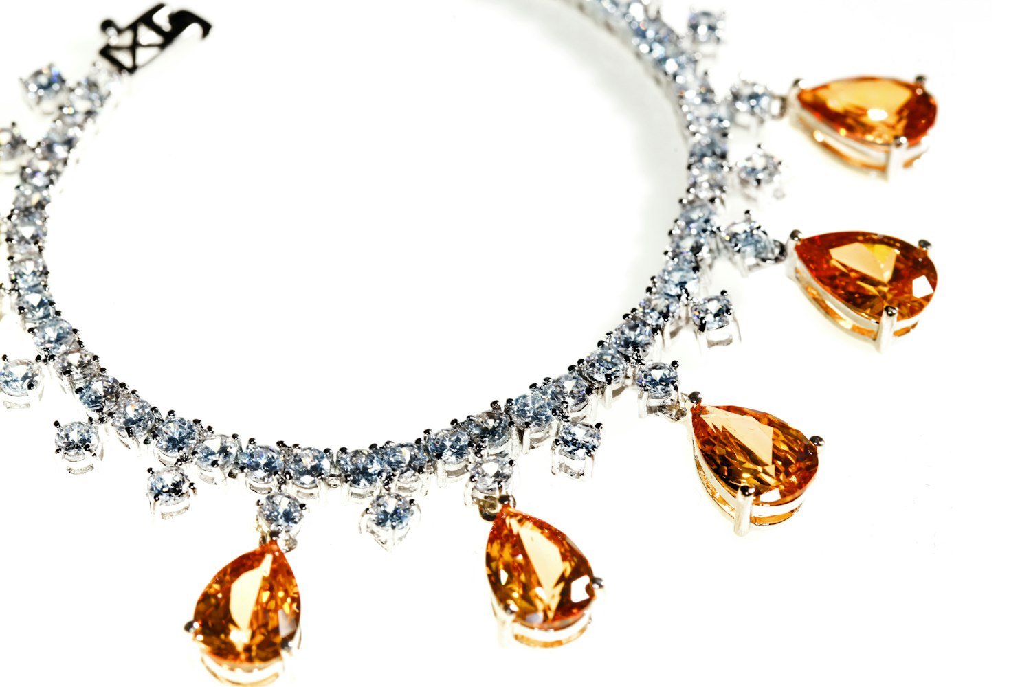 蓝珀行情分析，市场走势与收藏价值探讨