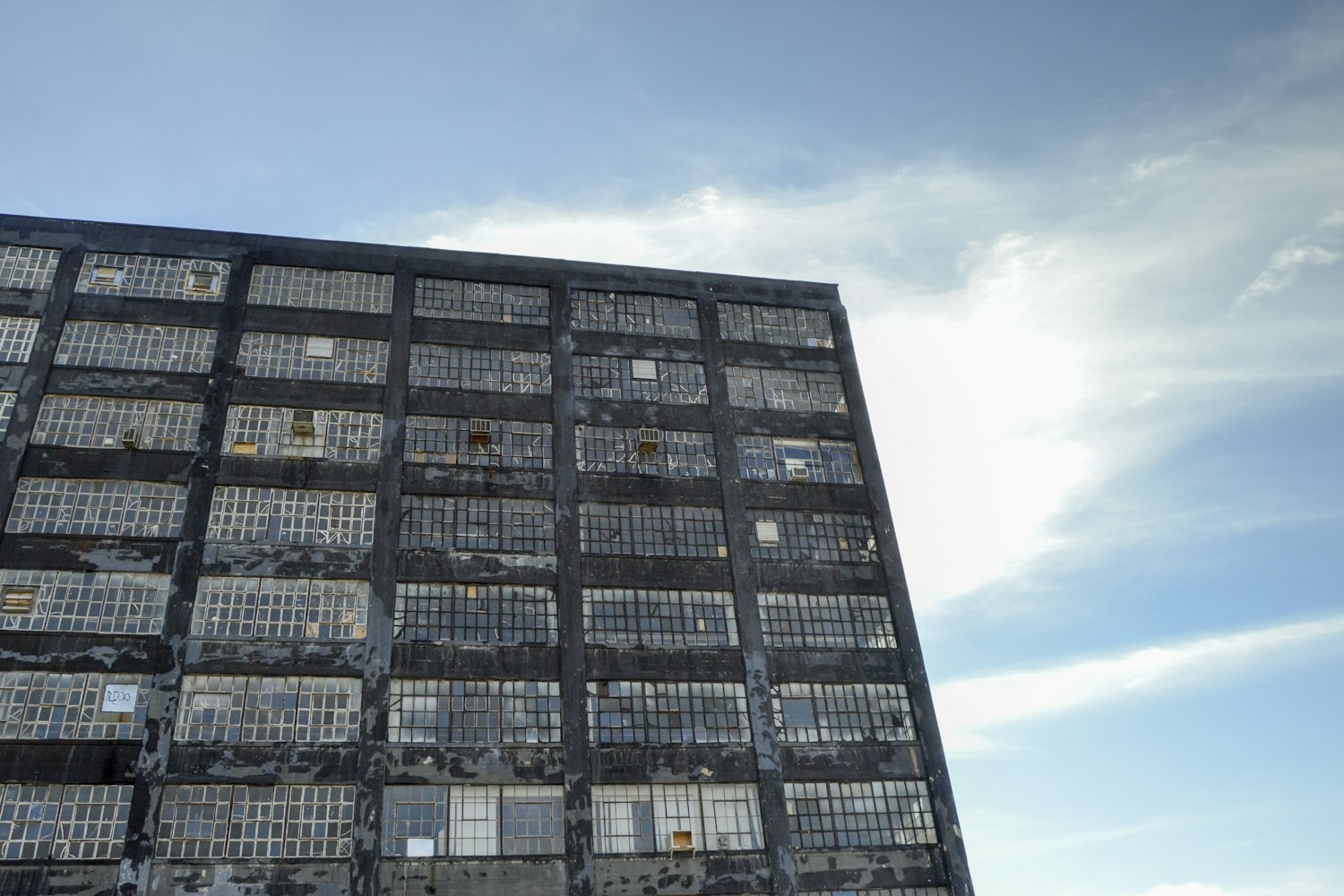 朗诗集团上市,迈向资本市场的绿色力量,展现绿色建筑领域的强劲发展势头