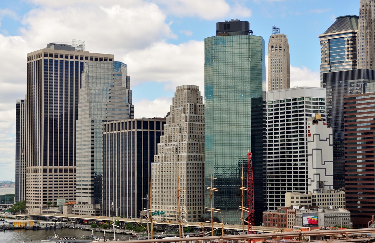 拟上市房企,机遇与挑战并存的发展之路