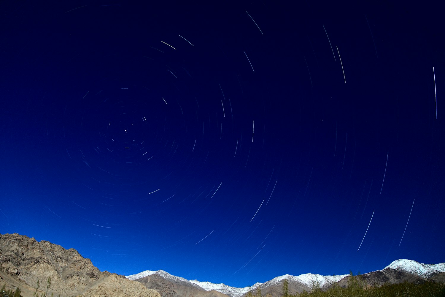 星辰下的梦幻动漫夜晚