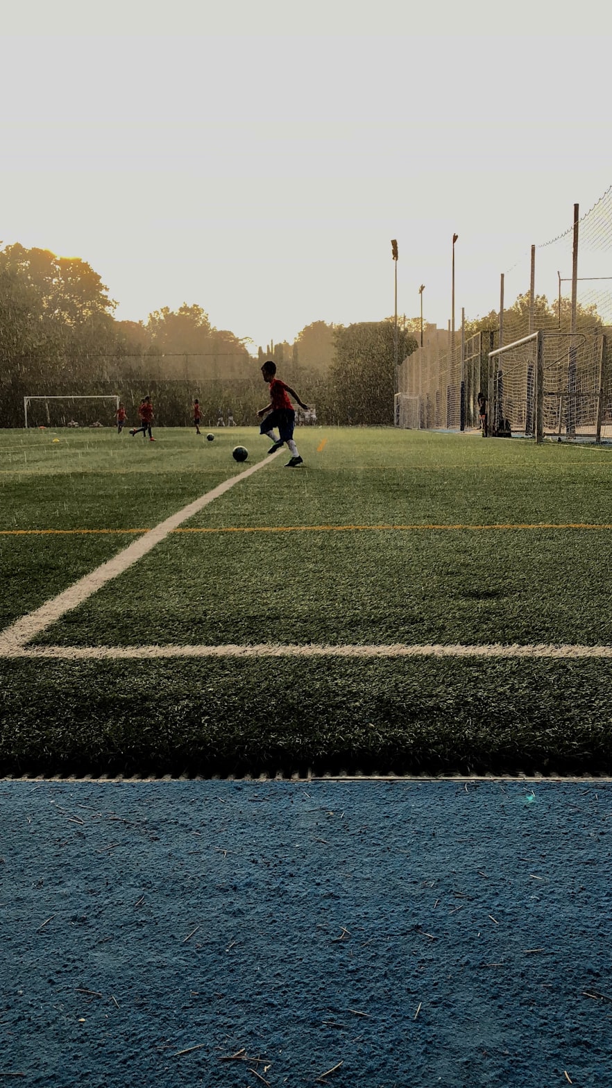 校园足球比赛，青春激情的碰撞时刻