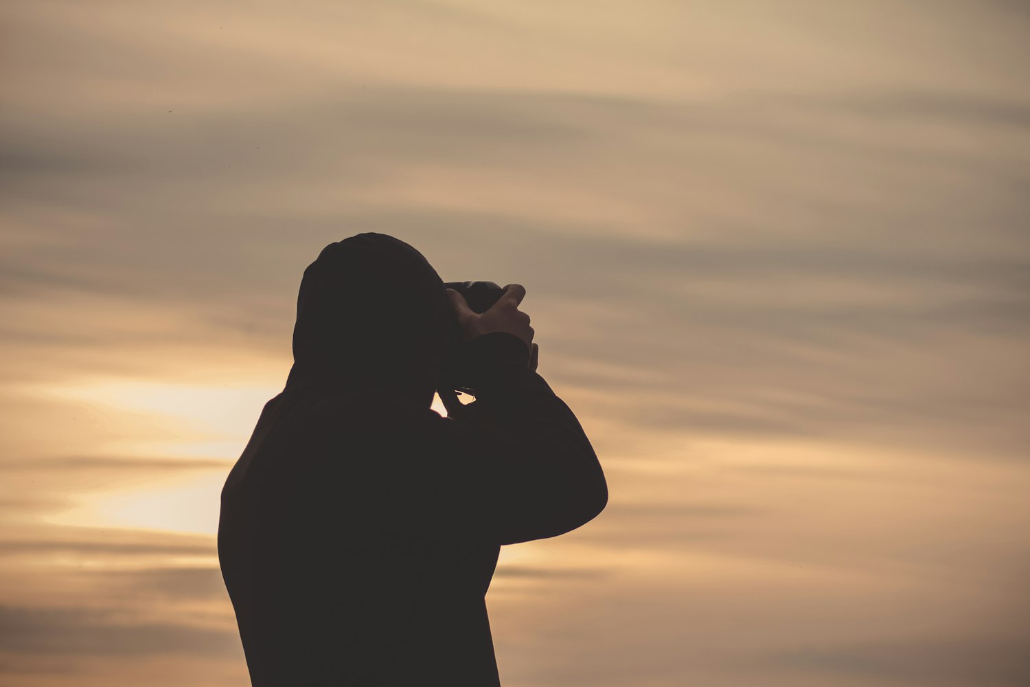 探索独立情感的视觉之旅，单人情头动漫欣赏