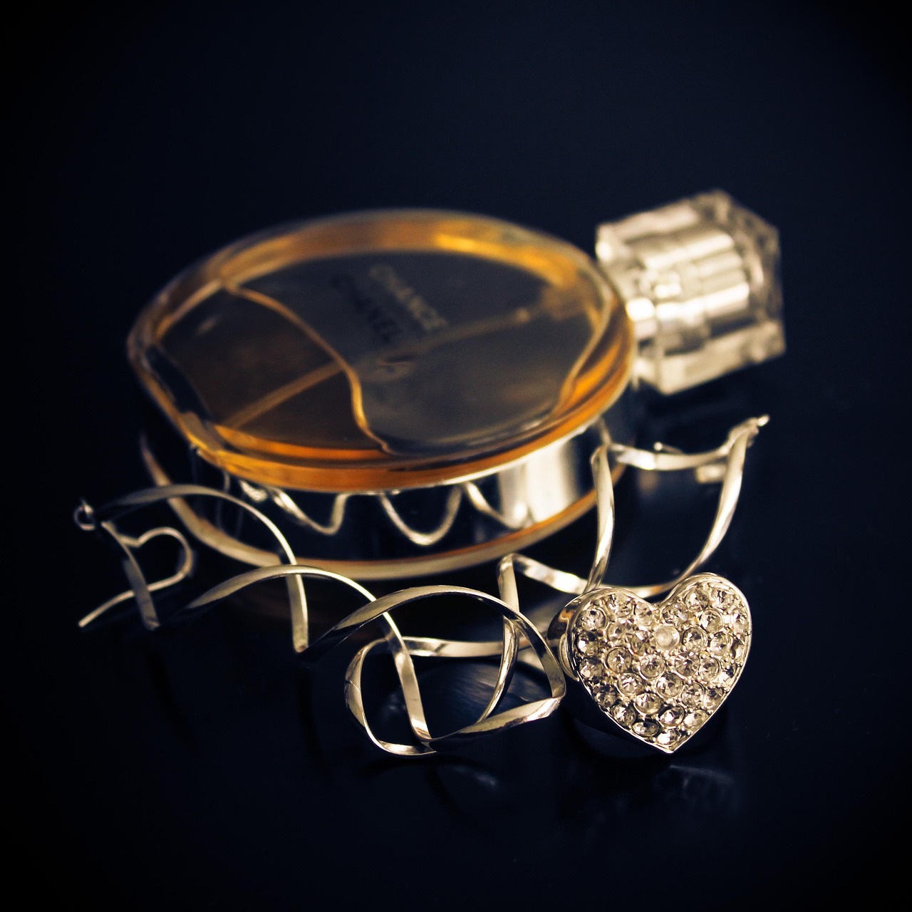 时尚潮流金饰盘点，璀璨瞬间的魅力展现