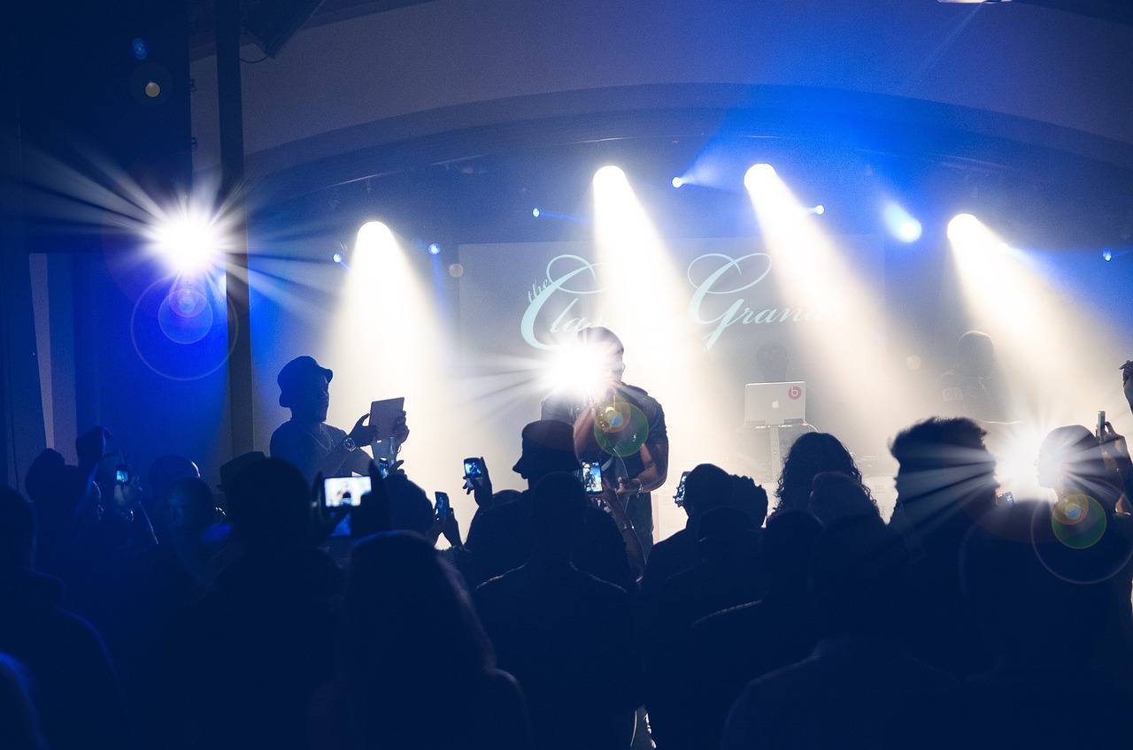 最新搞笑互动掀起欢乐浪潮的欢乐细节揭秘！