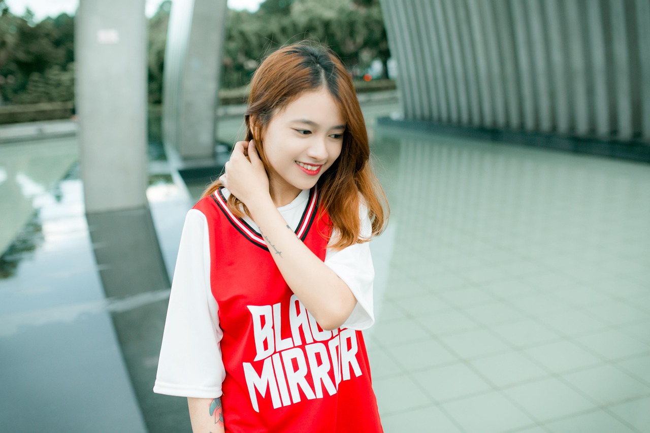 易阳elly最新写真——光影魅力下的时尚绽放