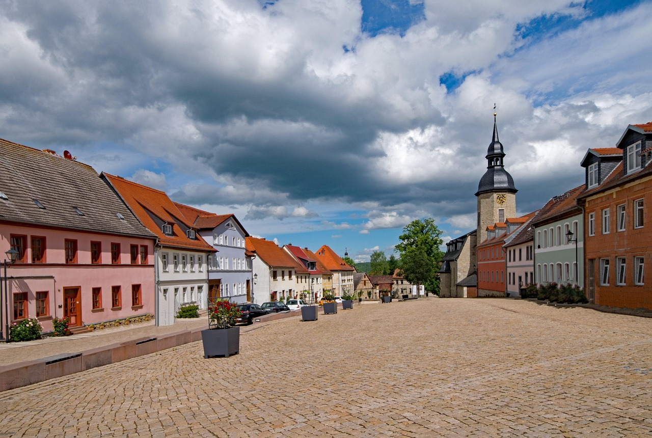 三亚最新房产价格及动态分析概述