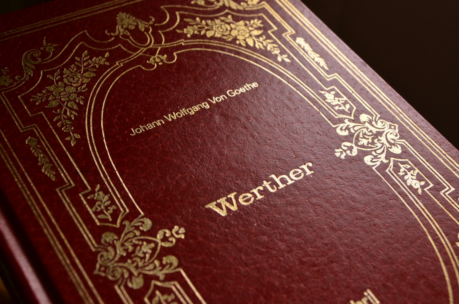 爱在屋檐下演员阵容及剧情深度解析揭秘